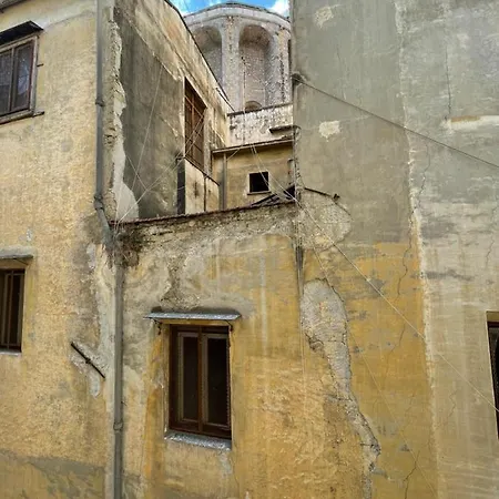 Queen Carolina's Homes - In Old Town Naples