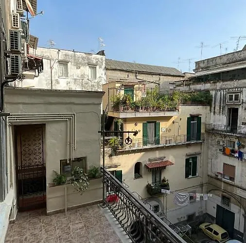 Queen Carolina's Homes - In Old Town Napoli